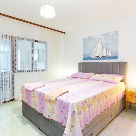 Apartments By The Sea Okrug Gornji, Ciovo - 1069 特罗吉尔 外观 照片