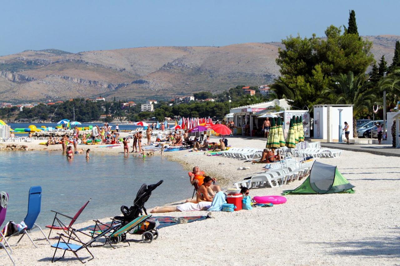 Apartments By The Sea Okrug Gornji, Ciovo - 1069 特罗吉尔 外观 照片