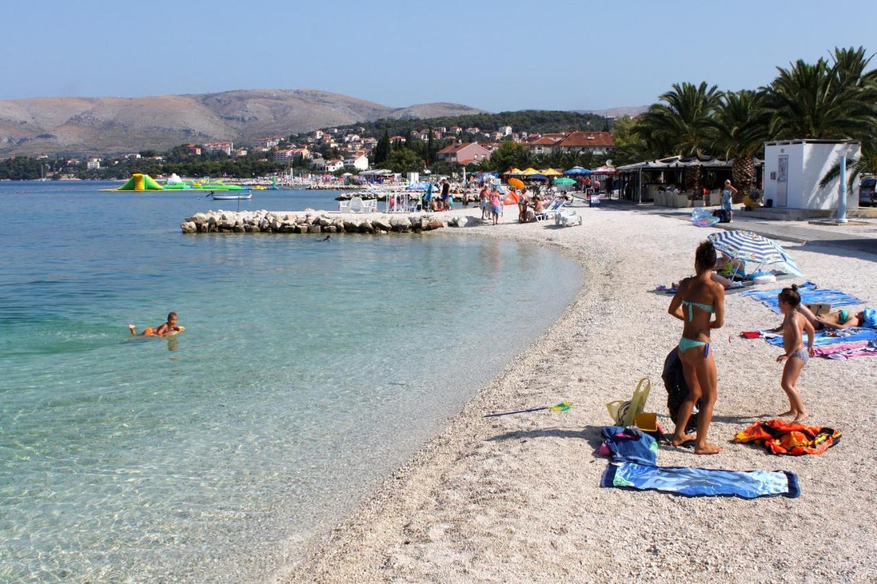 Apartments By The Sea Okrug Gornji, Ciovo - 1069 特罗吉尔 外观 照片