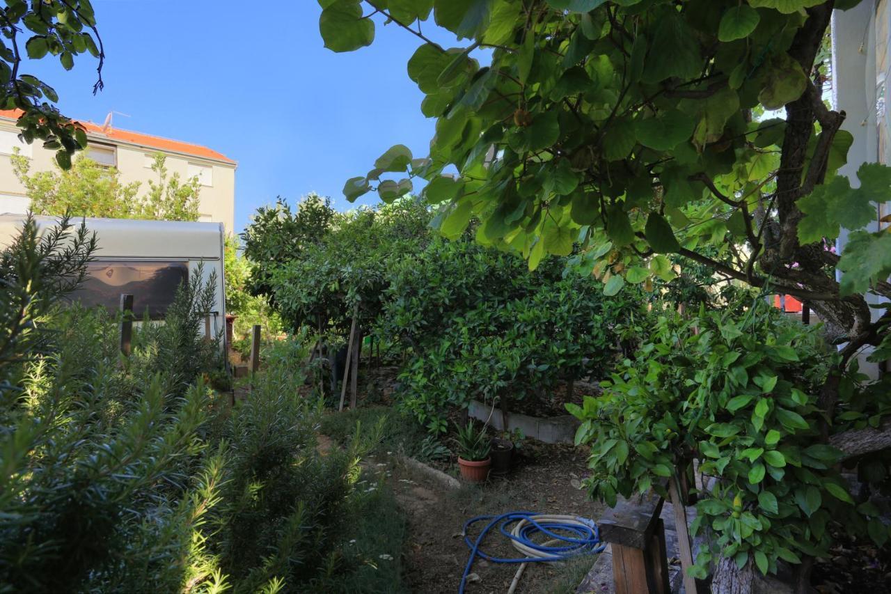 Apartments By The Sea Okrug Gornji, Ciovo - 1069 特罗吉尔 外观 照片