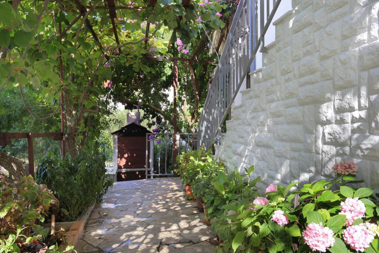 Apartments By The Sea Okrug Gornji, Ciovo - 1069 特罗吉尔 外观 照片