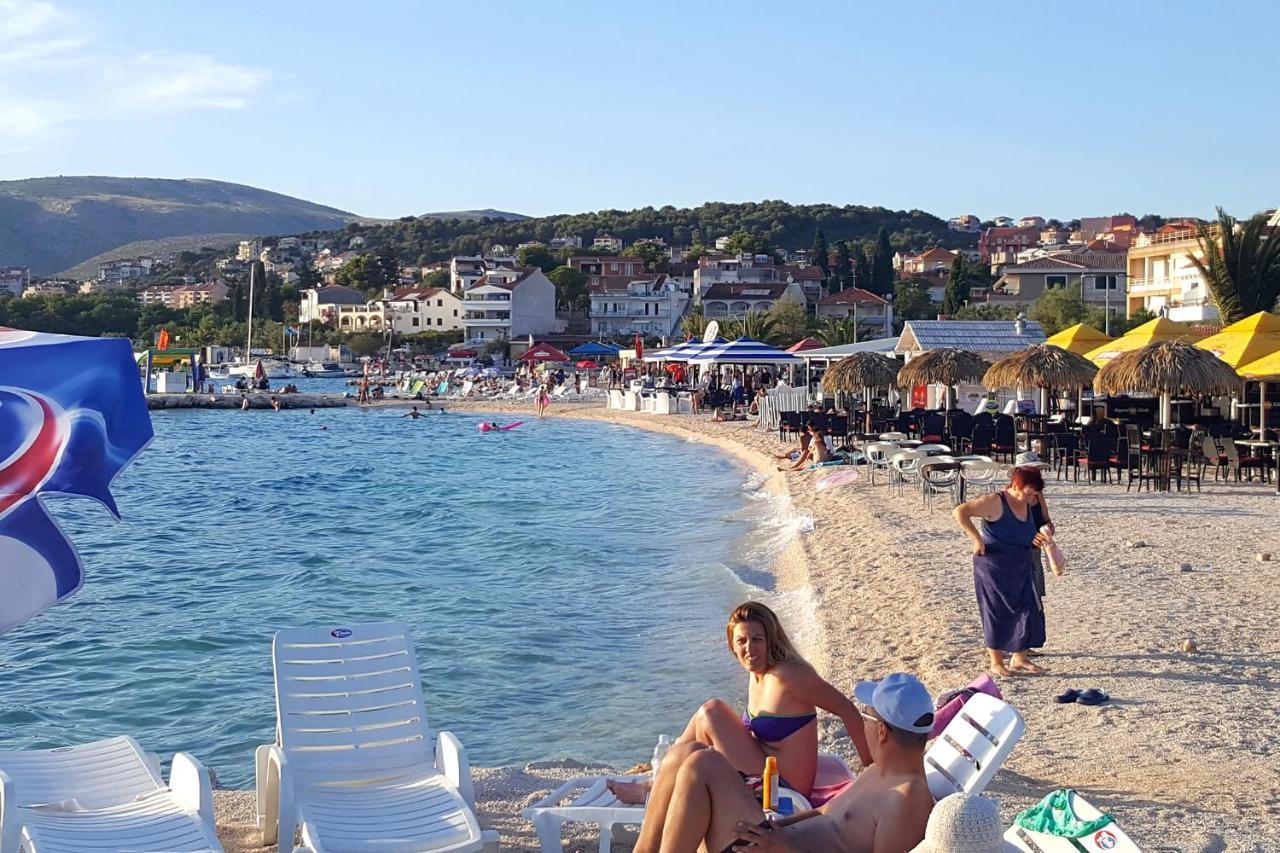 Apartments By The Sea Okrug Gornji, Ciovo - 1069 特罗吉尔 外观 照片