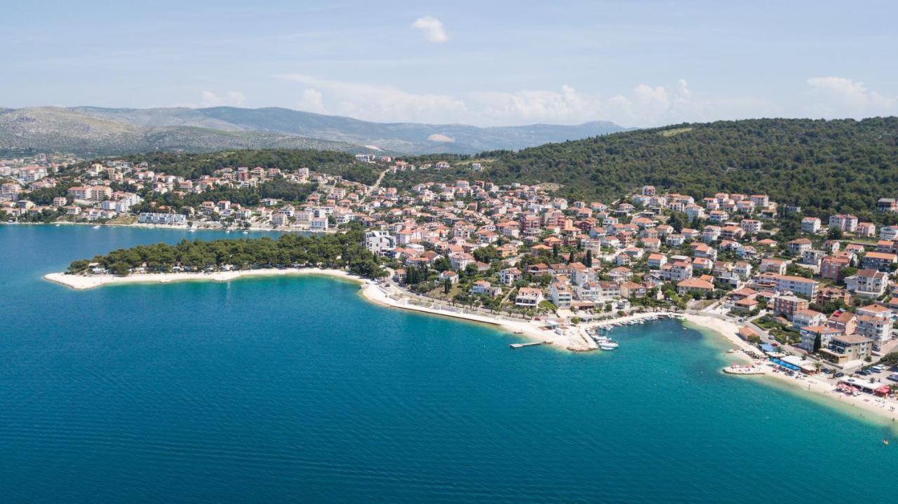 Apartments By The Sea Okrug Gornji, Ciovo - 1069 特罗吉尔 外观 照片