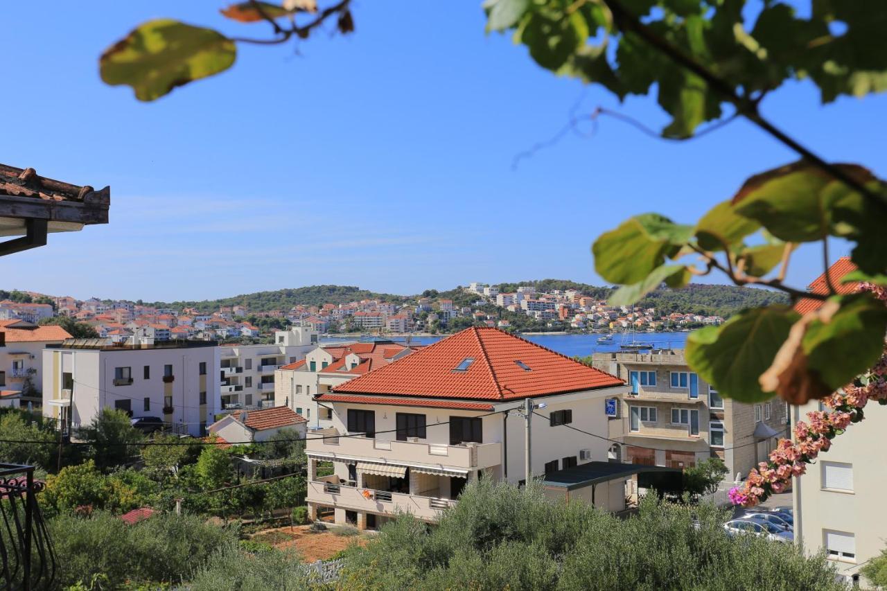Apartments By The Sea Okrug Gornji, Ciovo - 1069 特罗吉尔 外观 照片