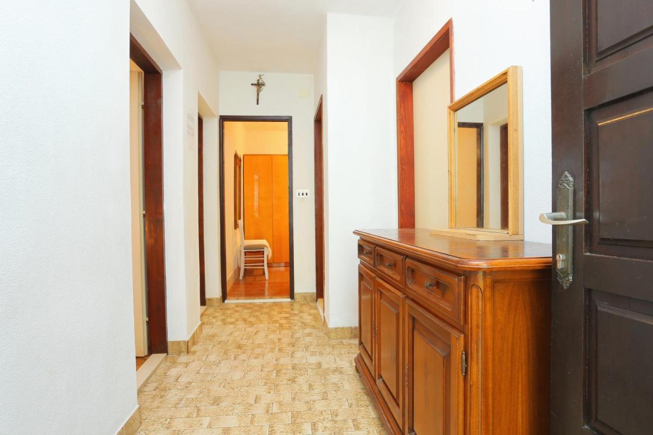 Apartments By The Sea Okrug Gornji, Ciovo - 1069 特罗吉尔 外观 照片